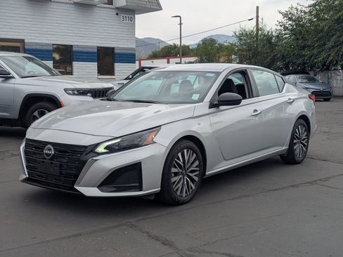 Used 2024 Nissan Altima 2.5 SV image 8