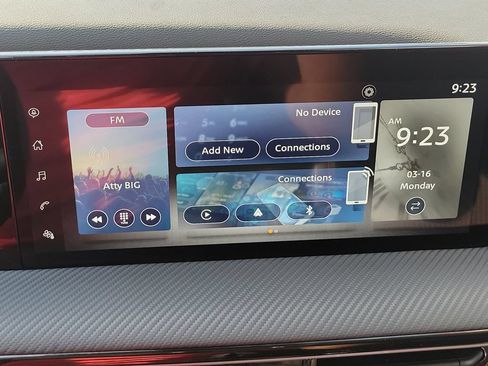 Certified 2025 Nissan Kicks SR FWD image 32