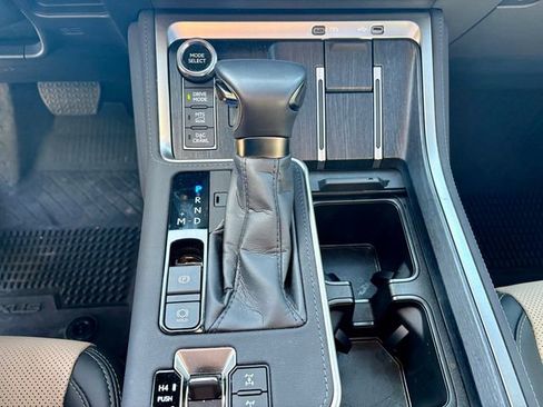 Used 2025 Lexus GX 550 AWD/4WD image 19