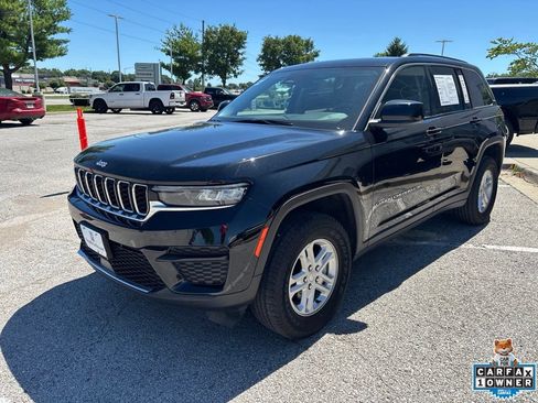 Used 2023 Jeep Grand Cherokee Laredo AWD/4WD image 12