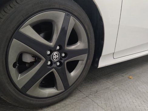 Used 2022 Toyota Prius XLE image 31