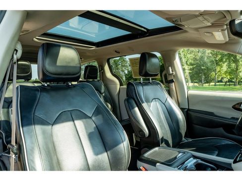 Used 2022 Chrysler Pacifica Limited FWD image 21