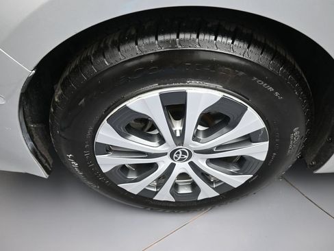 Certified 2020 Toyota Prius Prime Limited FWD image 12
