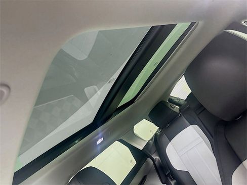 Used 2025 Land Rover Range Rover Evoque Dynamic SE image 14