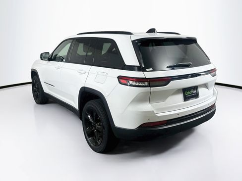 Used 2023 Jeep Grand Cherokee Altitude RWD image 5