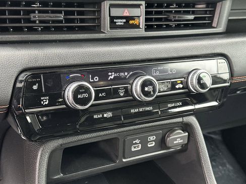 Used 2024 Honda Pilot TrailSport image 26