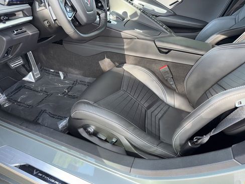 Used 2022 Chevrolet Corvette Stingray Preferred Cpe w/ Z51 Performance Package RWD image 18
