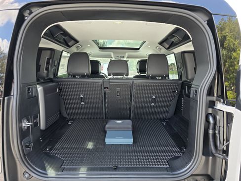 New 2026 Land Rover Defender 110 X-Dynamic SE image 13