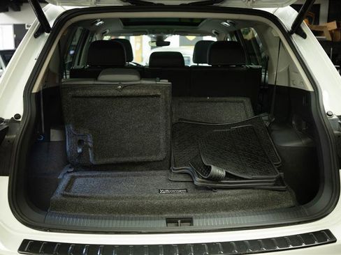 Used 2022 Volkswagen Tiguan SE w/ Panoramic Sunroof Package image 7