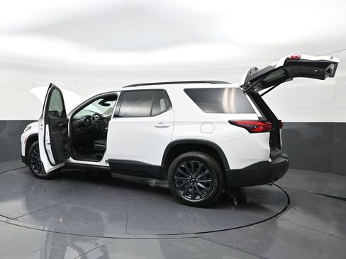 Used 2022 Chevrolet Traverse RS FWD image 31