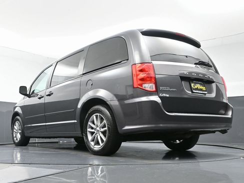 Used 2017 Dodge Grand Caravan SE image 46