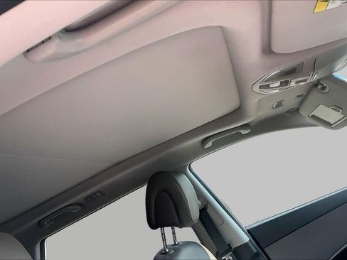 Used 2017 Hyundai Santa Fe Limited FWD image 11