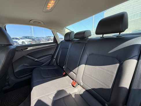 Used 2017 Volkswagen Passat 1.8T SE FWD image 19