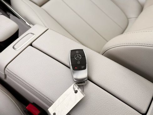 Used 2023 Mercedes-Benz GLB 250 w/ Premium Package image 49