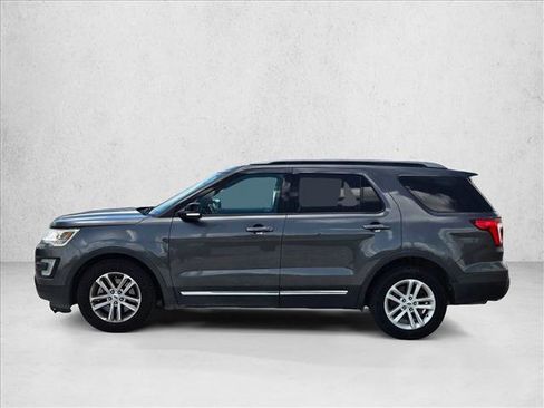 Used 2017 Ford Explorer XLT w/ Equipment Group 201A image 8