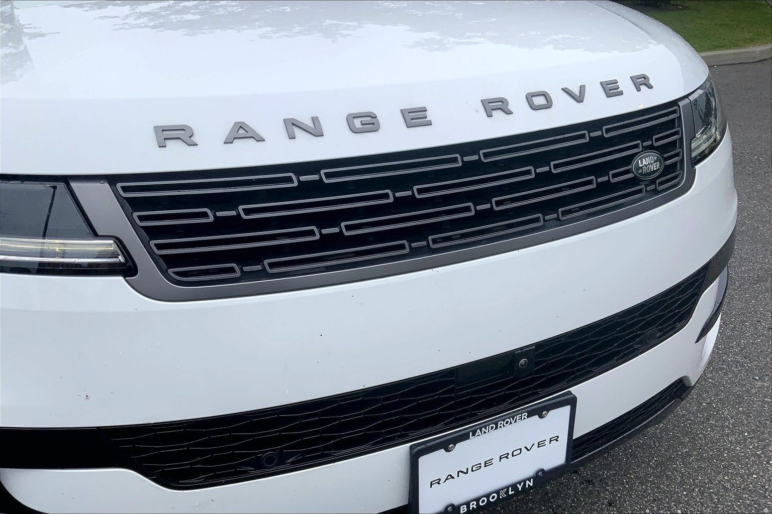 Certified 2026 Land Rover Range Rover Sport SE AWD/4WD image 6