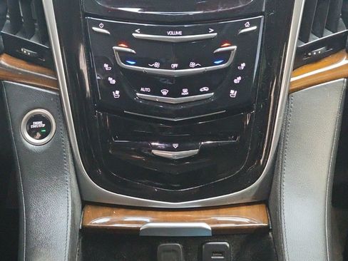 Used 2020 Cadillac Escalade Luxury image 22