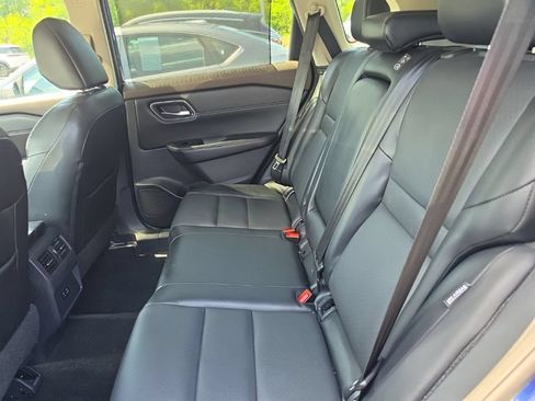 Used 2021 Nissan Rogue SV w/ Premium Package FWD image 4