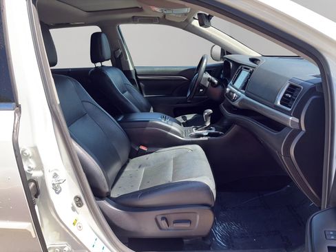 Used 2017 Toyota Highlander Limited AWD/4WD image 21