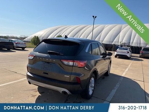 Used 2020 Ford Escape SE FWD image 3