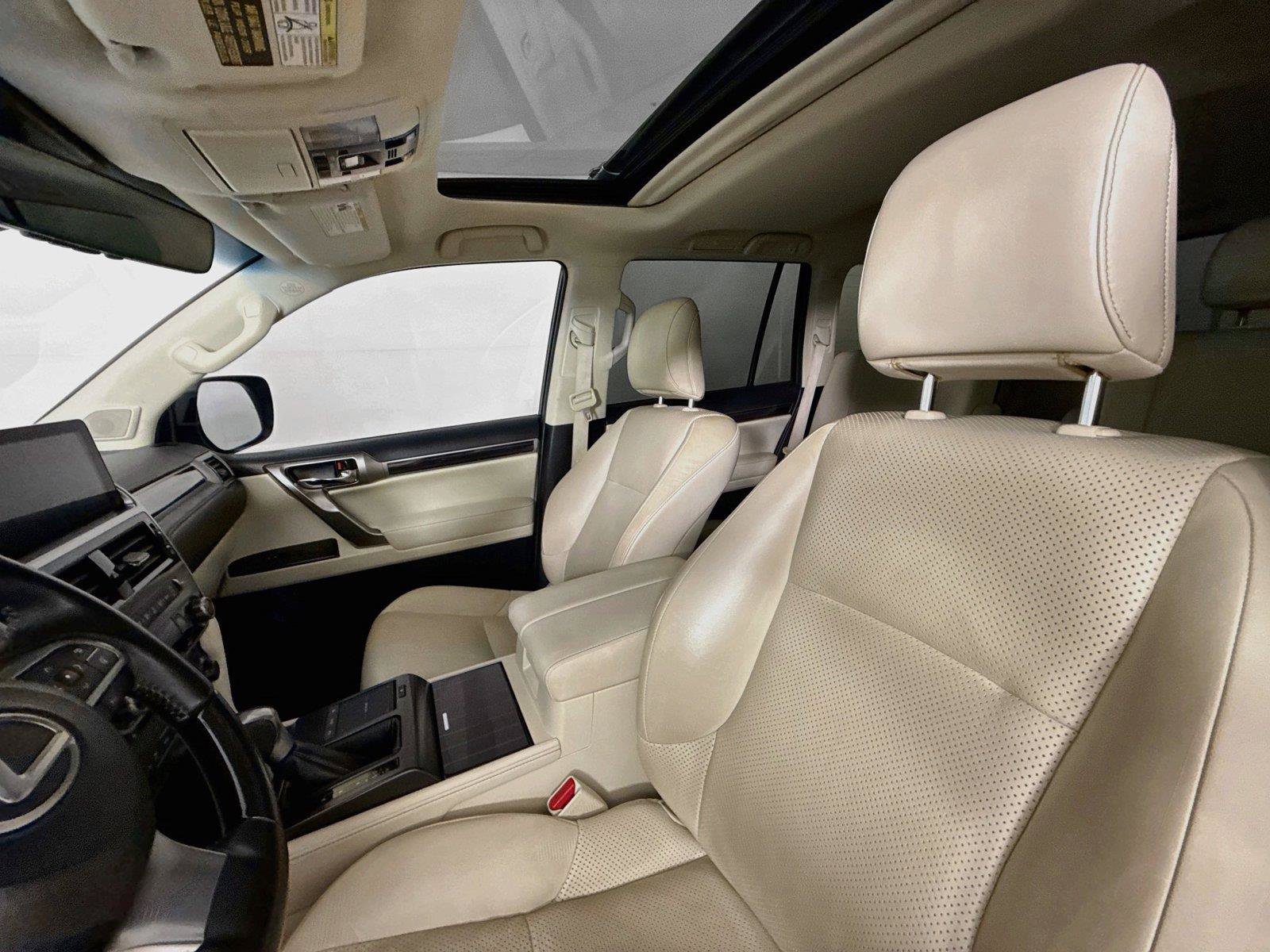 Used 2022 Lexus GX 460 Luxury w/ Sport Design Package AWD/4WD image 4