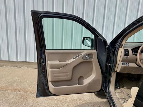 Used 2018 Nissan Frontier SV w/ Value Truck Package AWD/4WD image 14