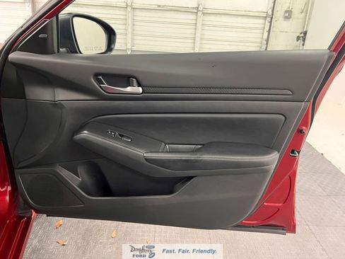 Used 2025 Nissan Altima 2.5 SV image 32