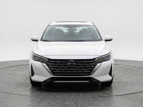 Used 2025 Nissan Sentra SV FWD image 2