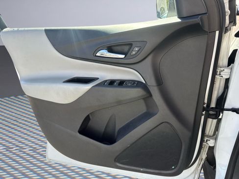 Used 2020 Chevrolet Equinox LS FWD image 21