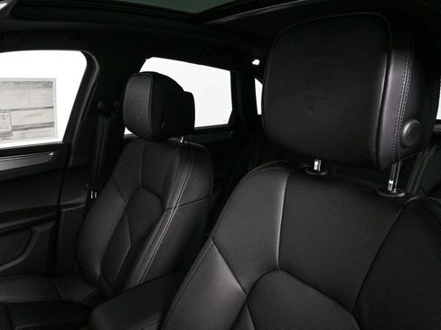 Certified 2026 Porsche Macan image 5