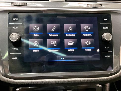 Used 2023 Volkswagen Tiguan SE w/ Panoramic Sunroof Package FWD image 36