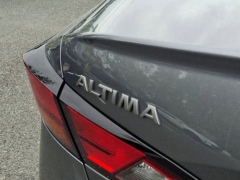 Used 2025 Nissan Altima 2.5 SV FWD image 17