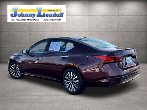 Used 2025 Nissan Altima 2.5 SV image 3