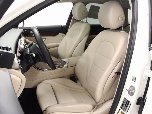 Used 2021 Mercedes-Benz GLC 300 4MATIC image 19