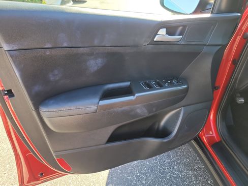 Used 2022 Kia Sportage LX image 17