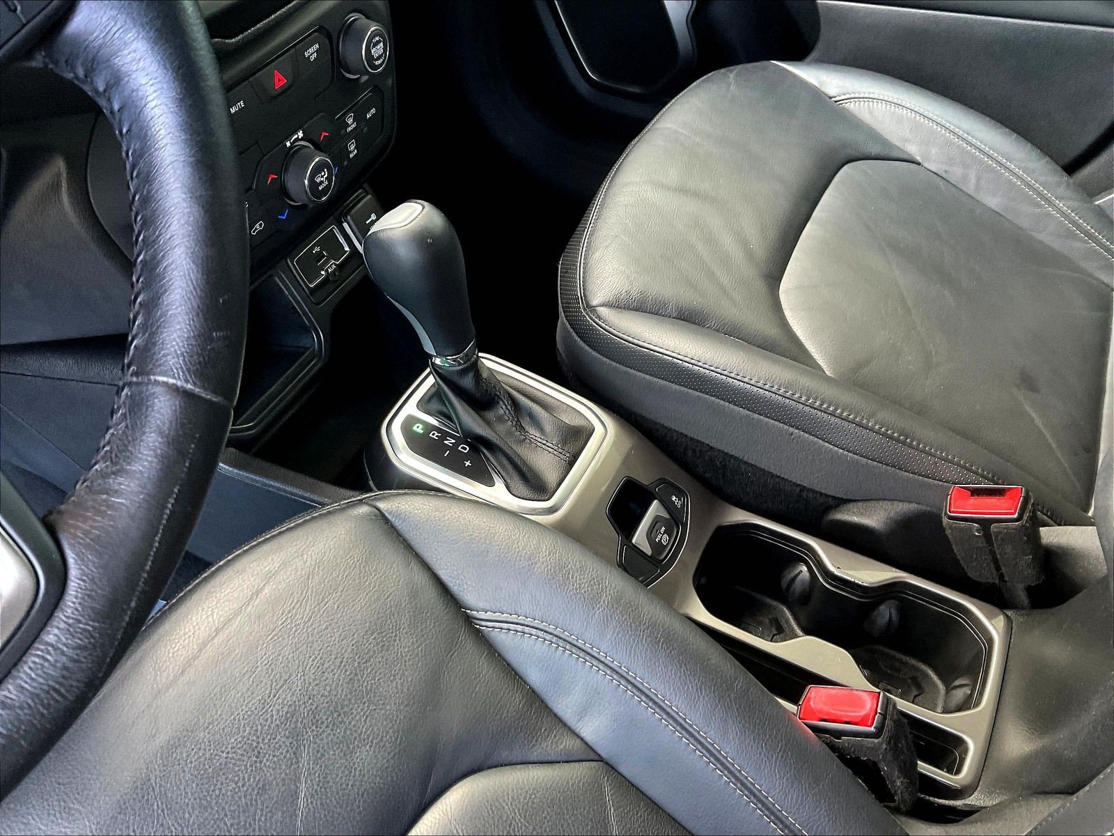 Used 2018 Jeep Renegade Limited FWD image 18