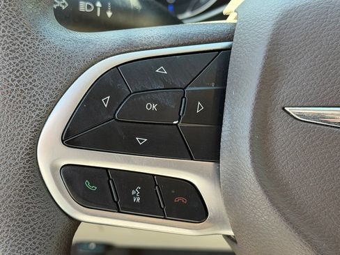 Used 2018 Chrysler Pacifica Touring Plus FWD image 22