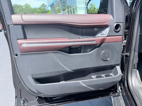 Used 2022 Ford Expedition Limited RWD image 34
