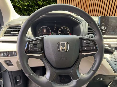 Used 2025 Honda Odyssey EX-L image 11