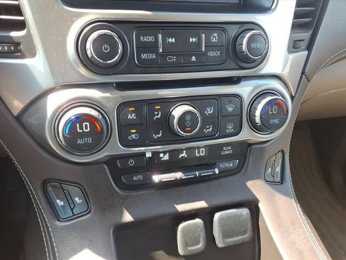 Used 2015 Chevrolet Suburban LT RWD image 25