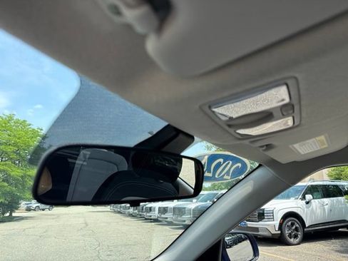 Used 2024 Hyundai Venue SEL FWD image 40