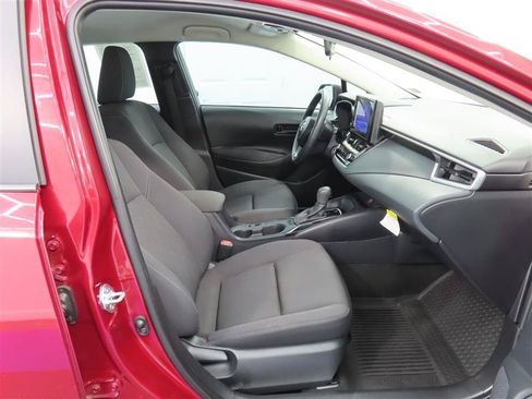 Used 2025 Toyota Corolla LE FWD image 34