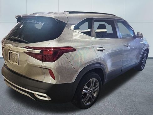 Used 2023 Kia Seltos S w/ Navigation Package AWD/4WD image 5