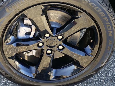 Used 2023 Jeep Grand Cherokee L Limited w/ Black Appearance Package image 26