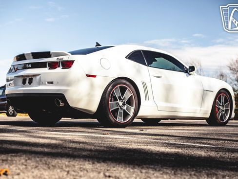 Used 2010 Chevrolet Camaro SS w/ RS Package image 17