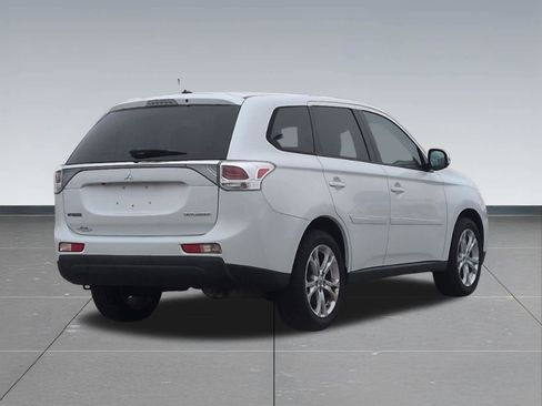 Used 2014 Mitsubishi Outlander SE image 6