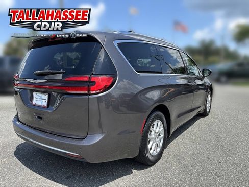Used 2021 Chrysler Pacifica Touring-L FWD image 3