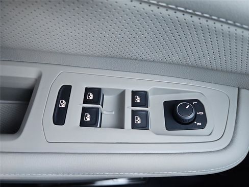 New 2026 Volkswagen Atlas SE image 13