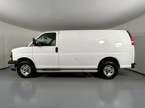 Used 2024 GMC Savana 2500 w/ Driver Convenience Package image 4