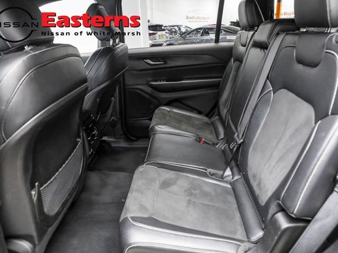 Used 2024 Jeep Grand Cherokee L Laredo image 20